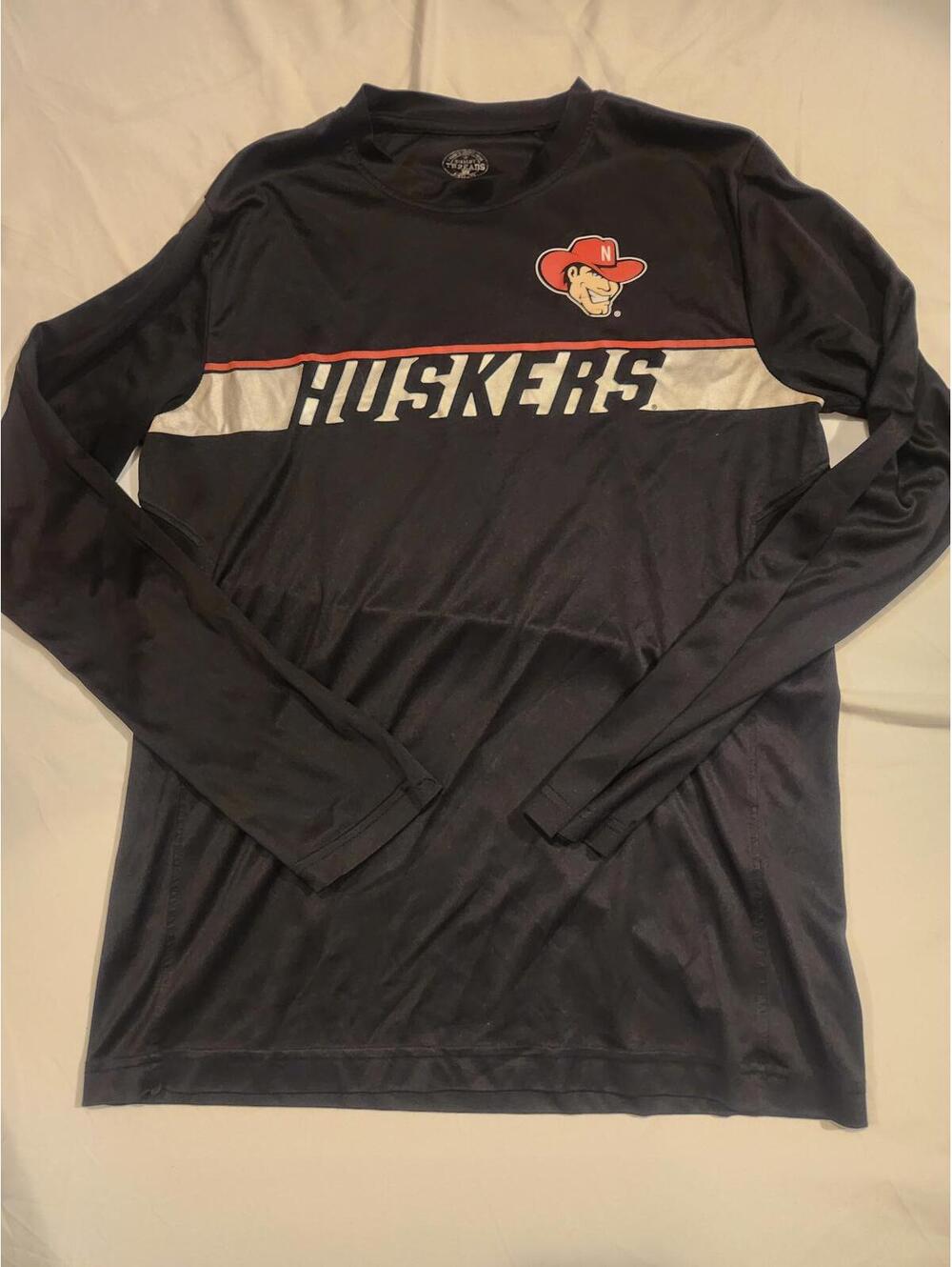 Nebraska Cornhuskers Rivalry Threads Breathable Long sleeve Shirt. Mens Medium
